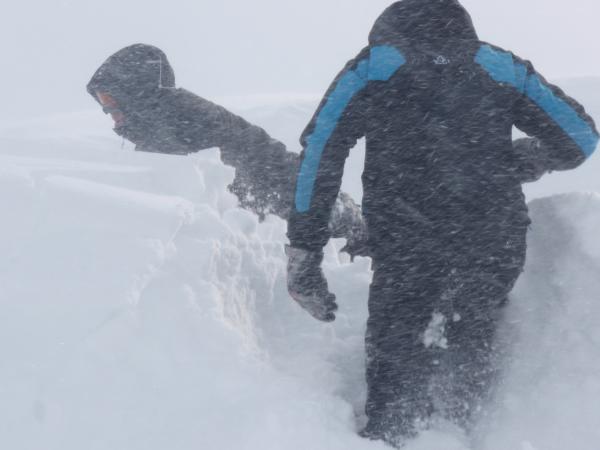 Mycket snö och stora drivor.. Jason är där nån stans han oxå, men syntes knappt i all snö..